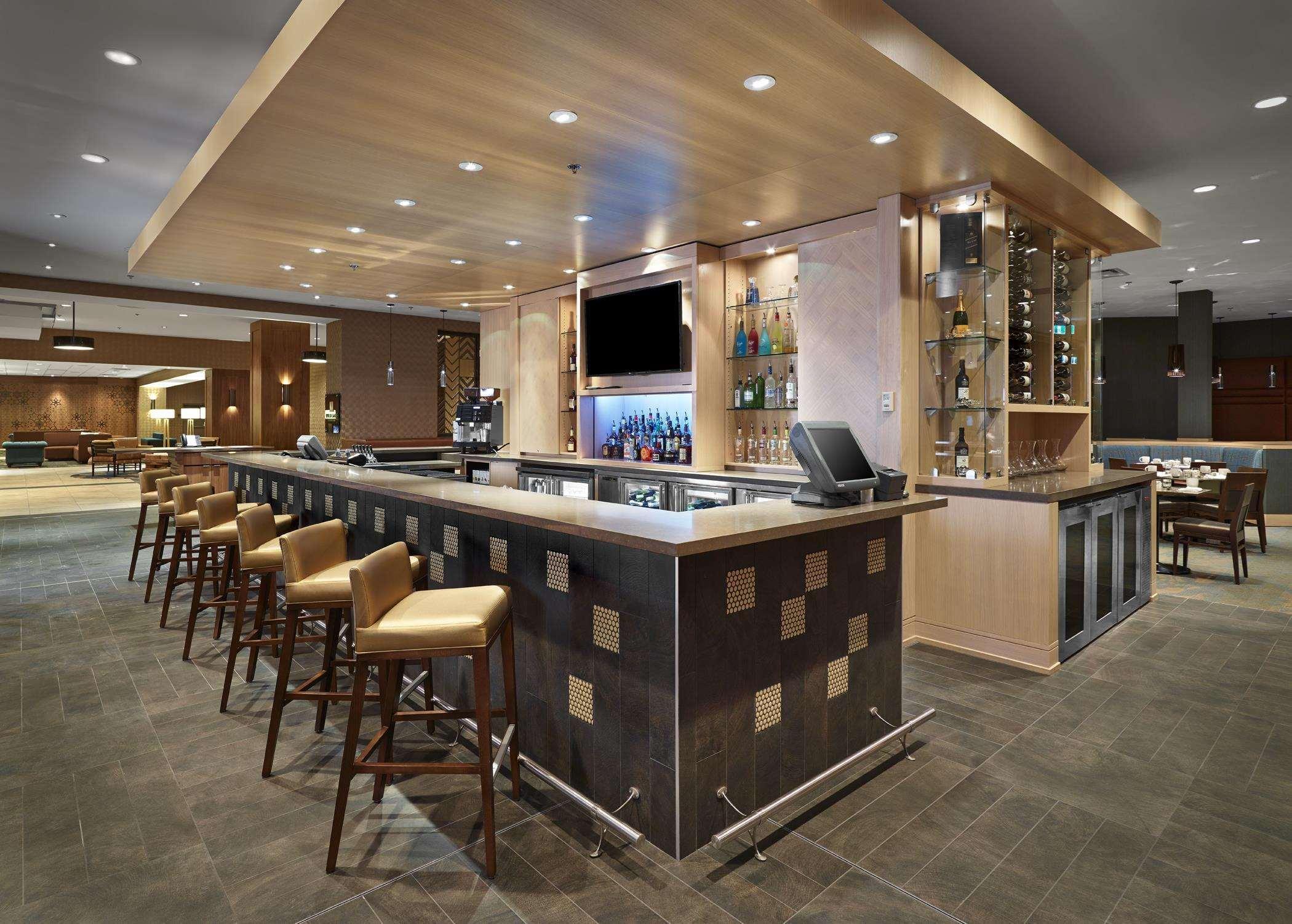 Doubletree By Hilton Hotel & Conference Centre Риджайна Экстерьер фото