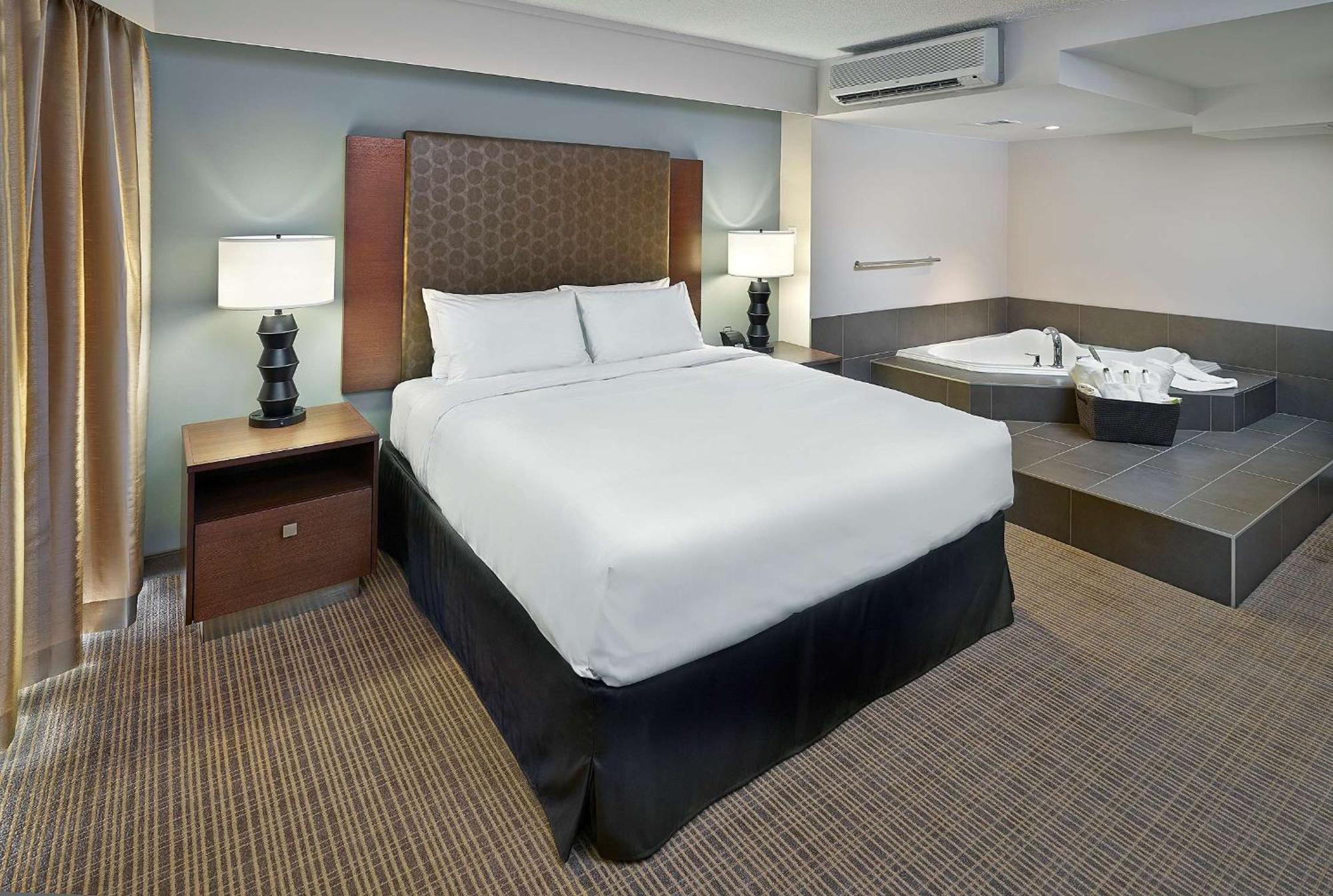 Doubletree By Hilton Hotel & Conference Centre Риджайна Экстерьер фото